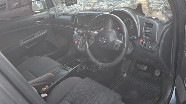 Toyota Wish 2006