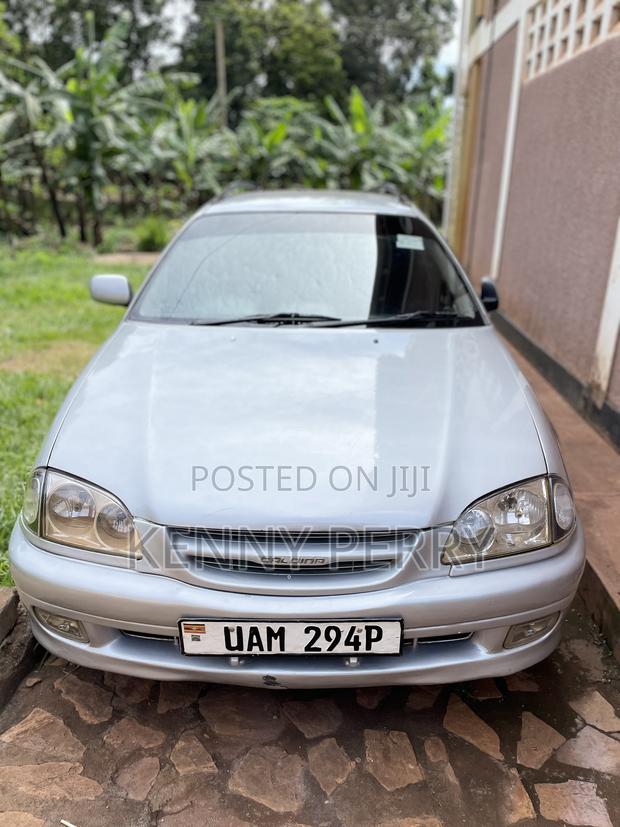 Toyota Caldina 2000 Silver