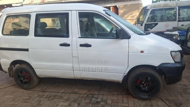 Toyota Noah 2012 White