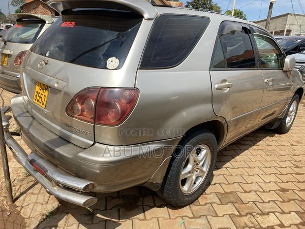 Toyota Harrier 2000 Gold