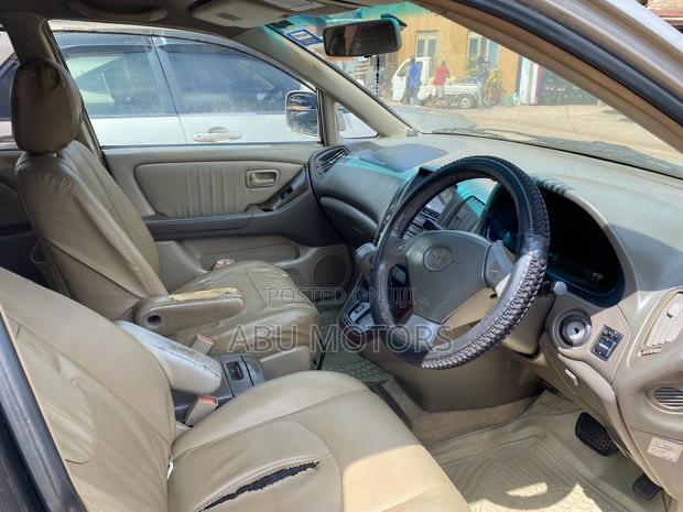 Toyota Harrier 2000 Gold