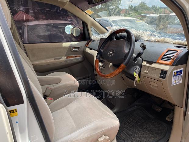Toyota Noah 2006 White