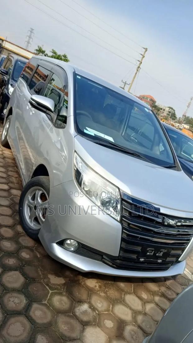 Toyota Noah 2.0 FWD (8 Seater) 2016 Silver