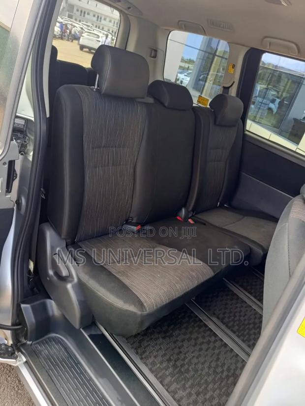 Toyota Noah 2.0 FWD (8 Seater) 2016 Silver