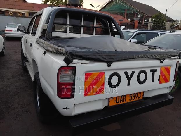 Toyota Hilux 2003 White