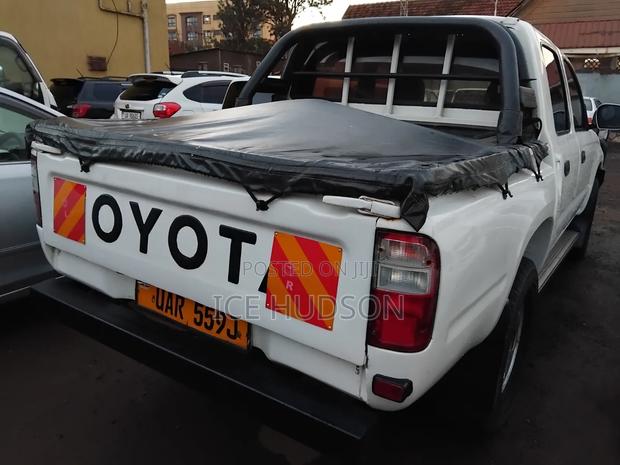 Toyota Hilux 2003 White