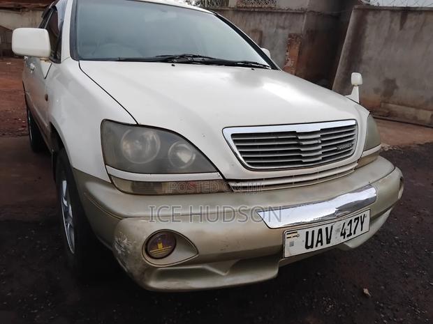 Toyota Harrier 2000 White
