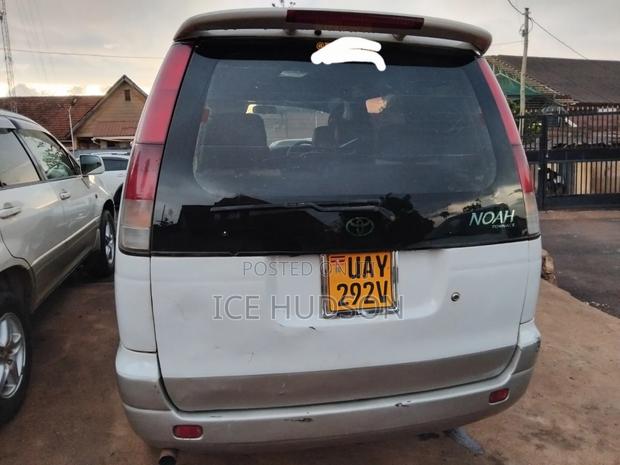 Toyota TownAce Noah 1999 White