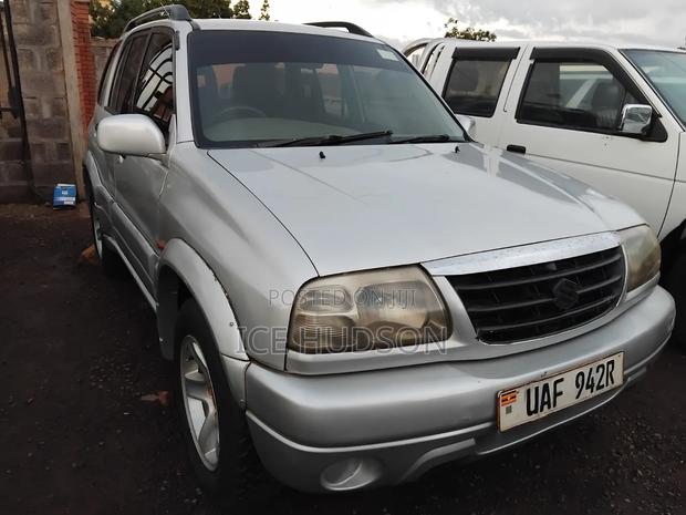 Suzuki Escudo 2002 Silver