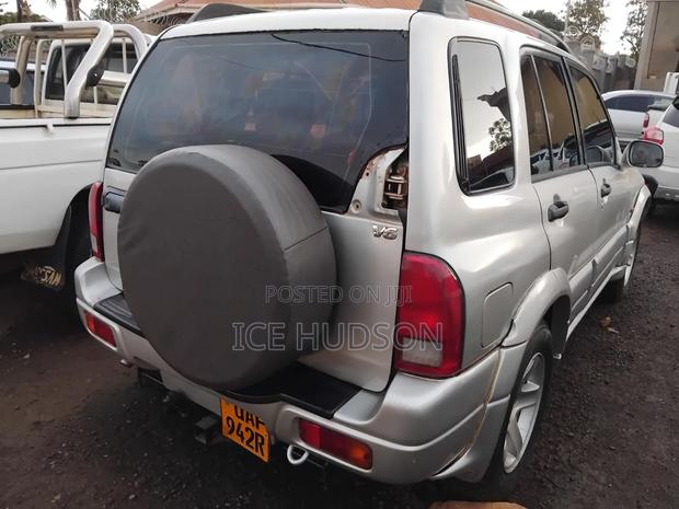 Suzuki Escudo 2002 Silver