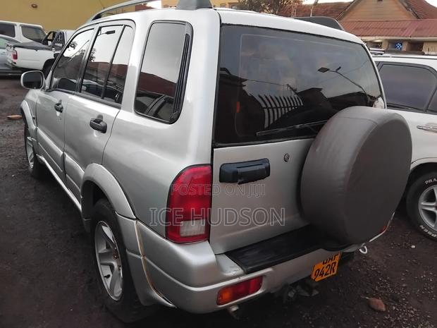Suzuki Escudo 2002 Silver
