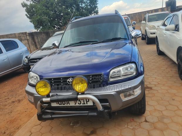 Toyota RAV4 1999 Blue