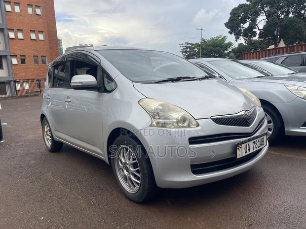 Toyota Ractis 2009 Silver