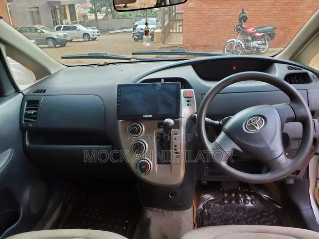 Toyota Ractis 2006 Gray