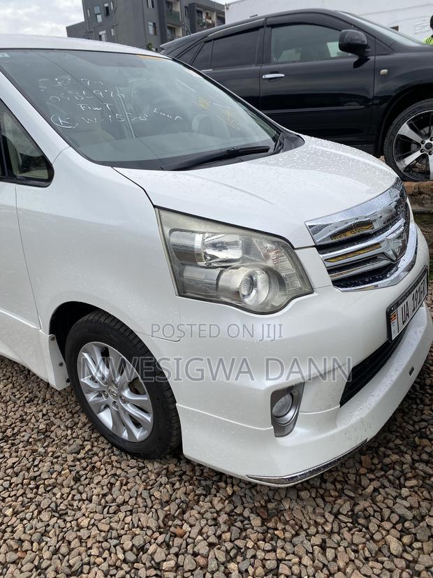 Toyota Noah 2011 White