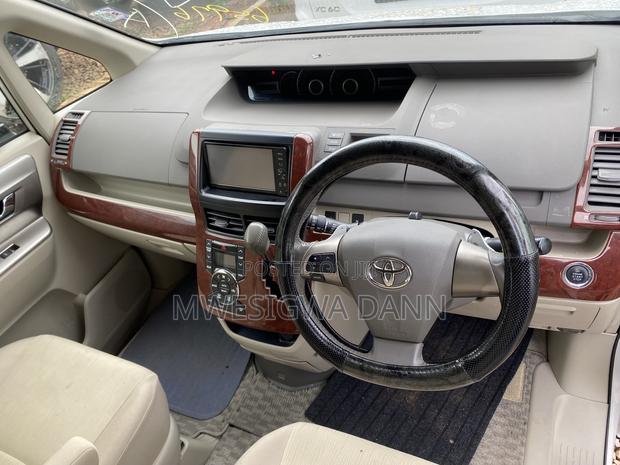 Toyota Noah 2011 White
