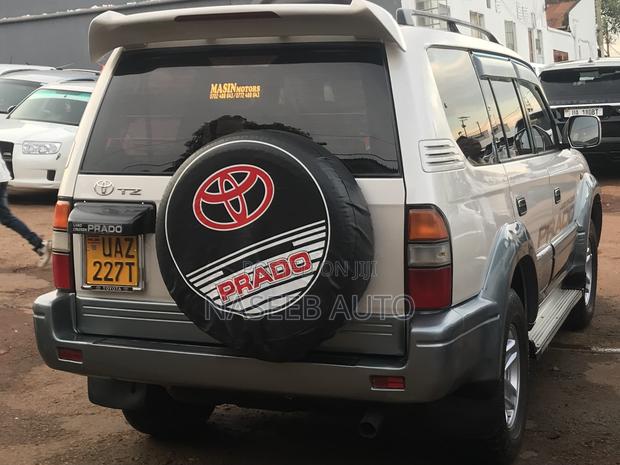 Toyota Land Cruiser Prado 2000 Silver