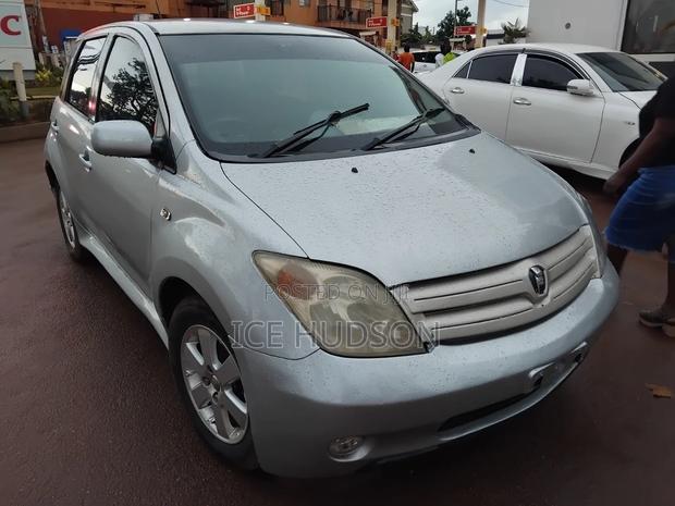 Toyota IST 2003 Silver
