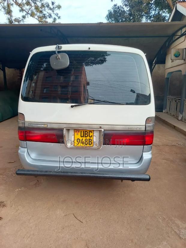 Toyota Grand HiAce 2002