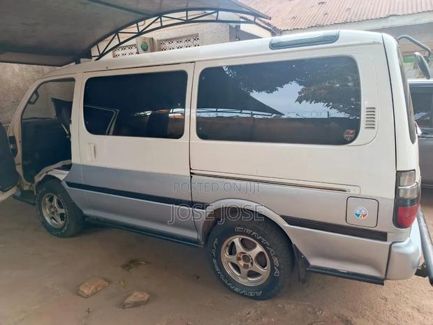Toyota Grand HiAce 2002