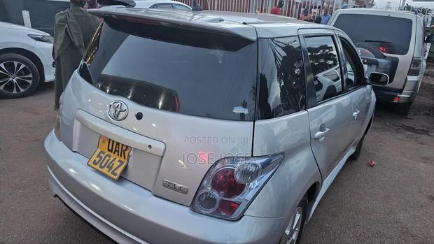 Toyota IST 2005 Silver