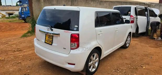 Toyota Corolla Rumion 2010 White