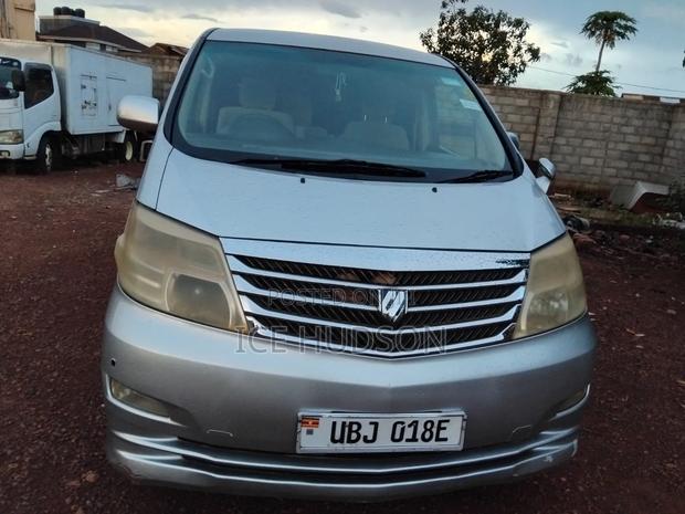 Toyota Alphard 2005