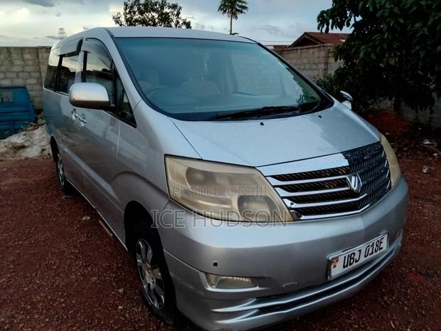 Toyota Alphard 2005