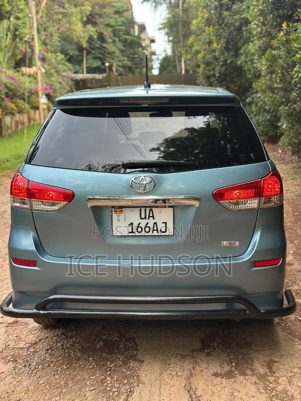 Toyota Wish 2011 Blue