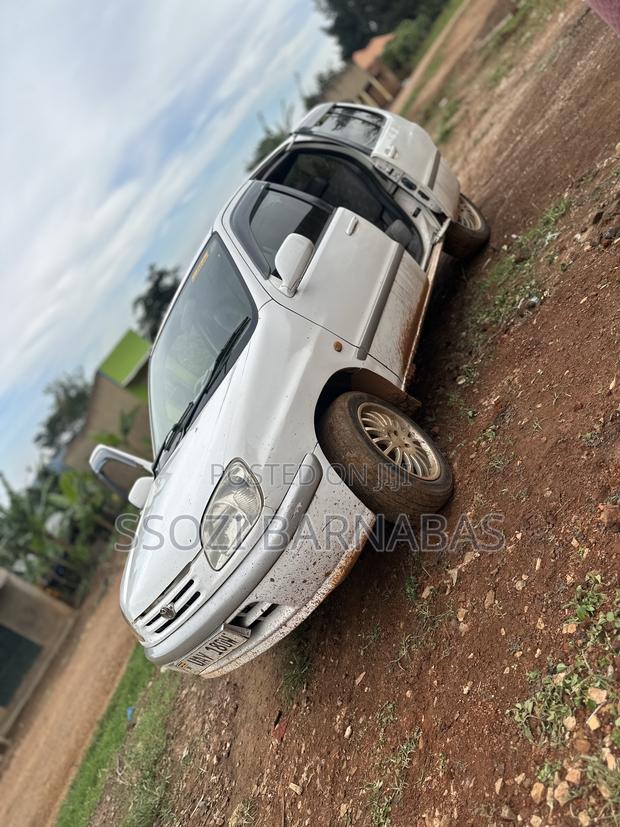 Toyota Raum 1998 White