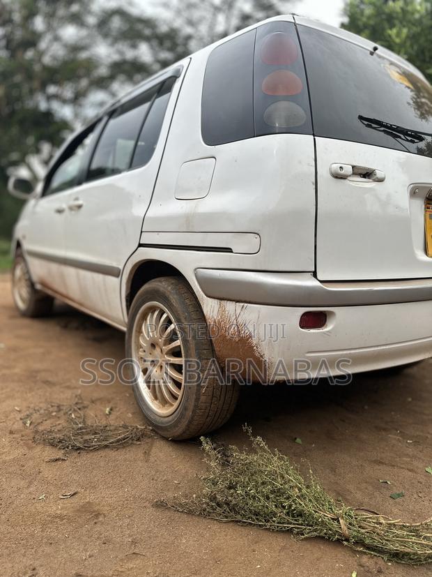 Toyota Raum 1998 White