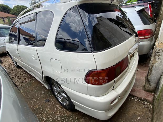 Toyota Ipsum 1999 White