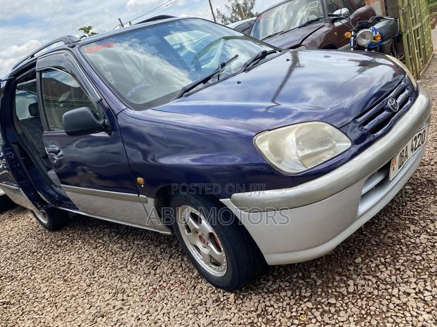 Toyota Raum 1999 Blue