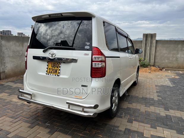 Toyota Noah 2012 White