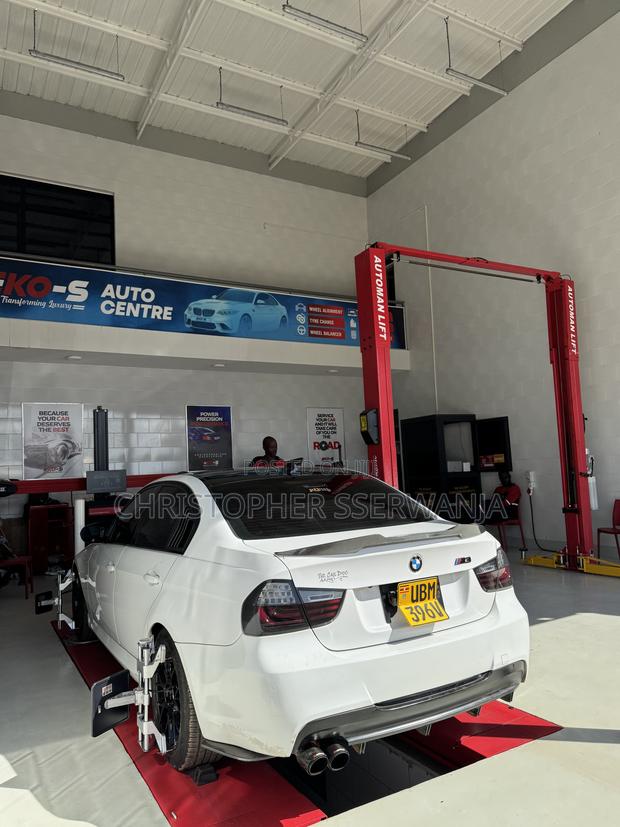 BMW 3 Series 320i RWD 2011 Off white