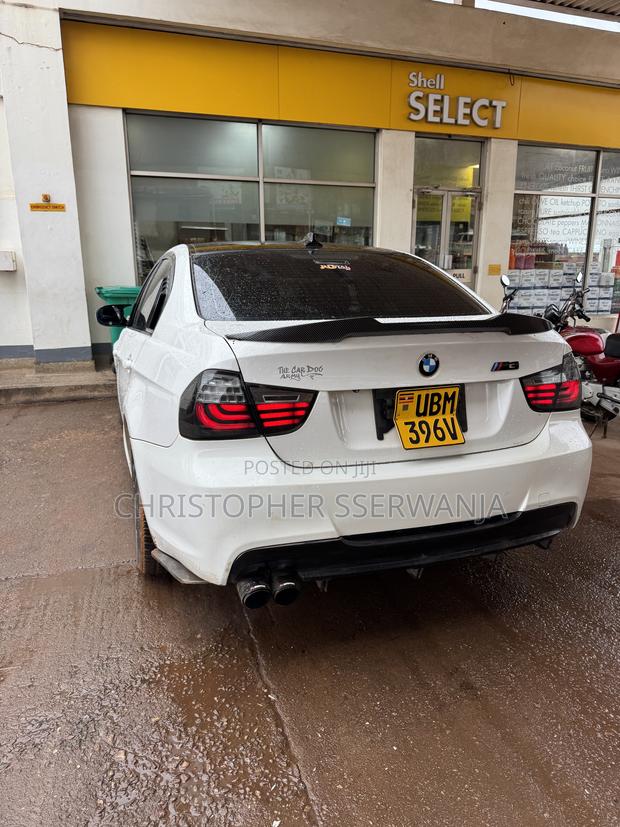 BMW 3 Series 320i RWD 2011 Off white