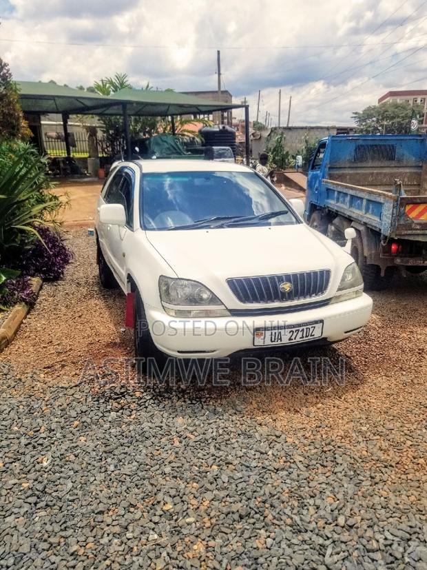 Toyota Harrier 3.0 V6 1999 White