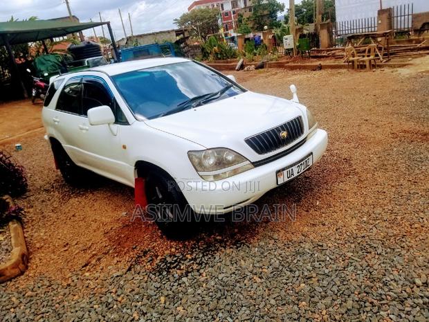 Toyota Harrier 3.0 V6 1999 White