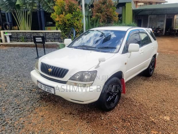 Toyota Harrier 3.0 V6 1999 White