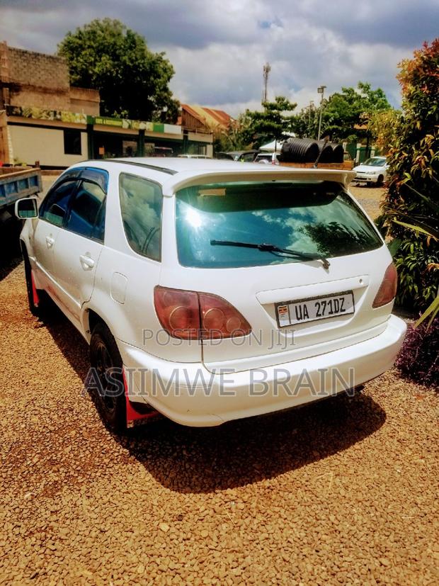 Toyota Harrier 3.0 V6 1999 White