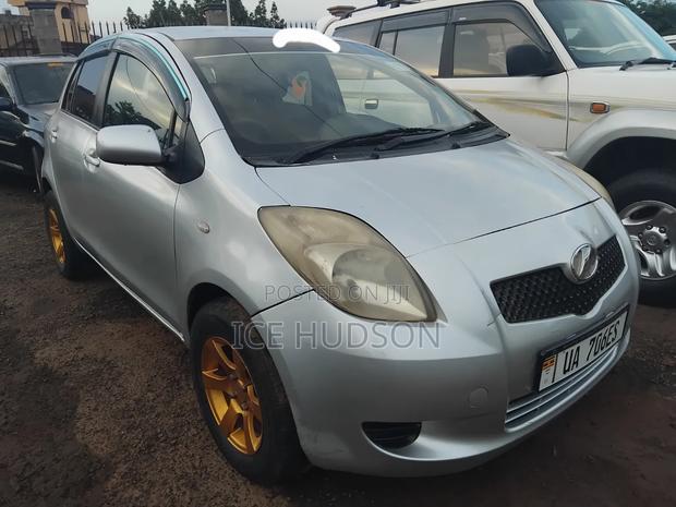 Toyota Vitz 2007 Silver