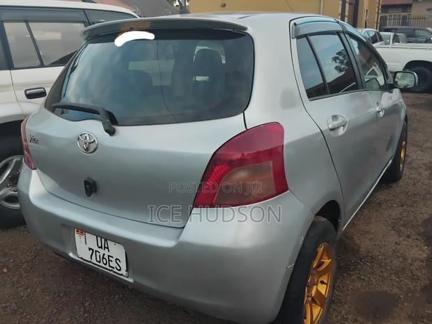 Toyota Vitz 2007 Silver