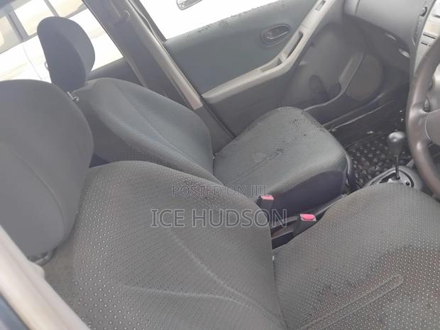 Toyota Vitz 2007 Silver