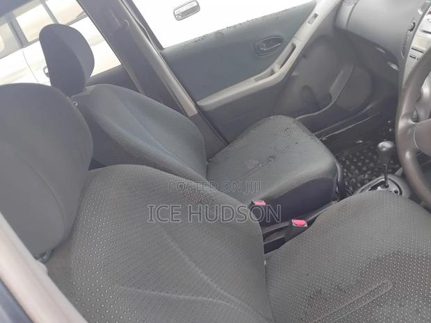 Toyota Vitz 2007 Silver