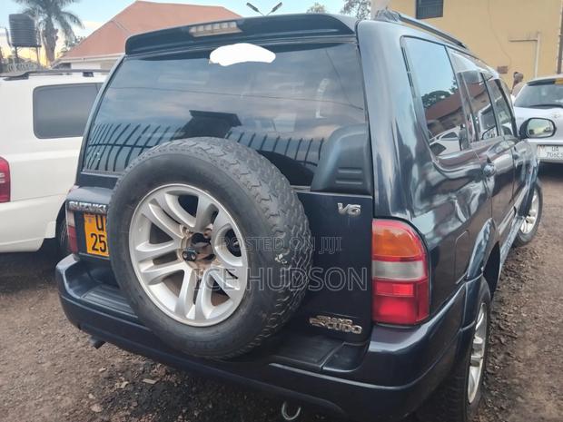 Suzuki Escudo 2004 Black