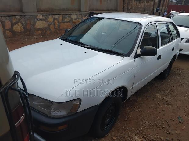Toyota Corolla 1999 White