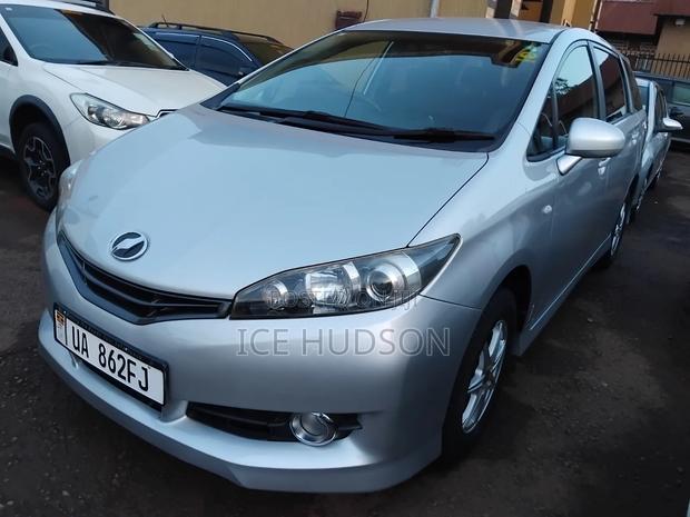 Toyota Wish 2011 Gray