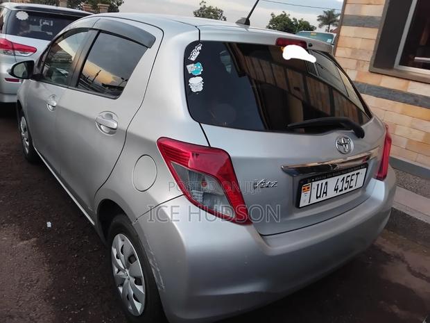 Toyota Vitz 2015 Silver