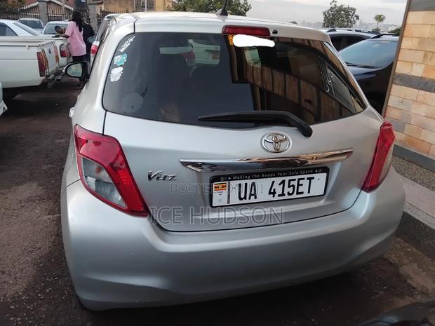 Toyota Vitz 2015 Silver