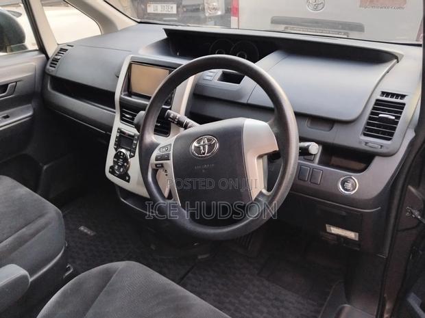 Toyota Voxy 2013 Gray